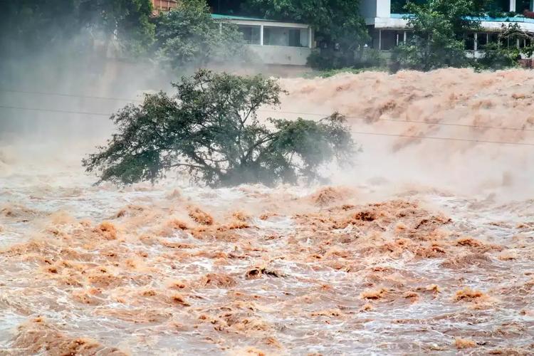 梦见发大洪水是什么征兆_梦见发大洪水的季节差异_梦见发大洪水征兆