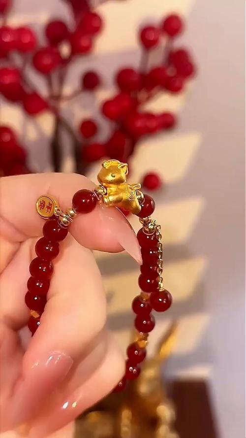 71年属猪女：戴这3种手串最旺财纳福