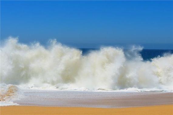 梦见大海海浪翻滚预兆_女人梦见大海海浪翻滚_女性梦见大海海浪翻滚解析
