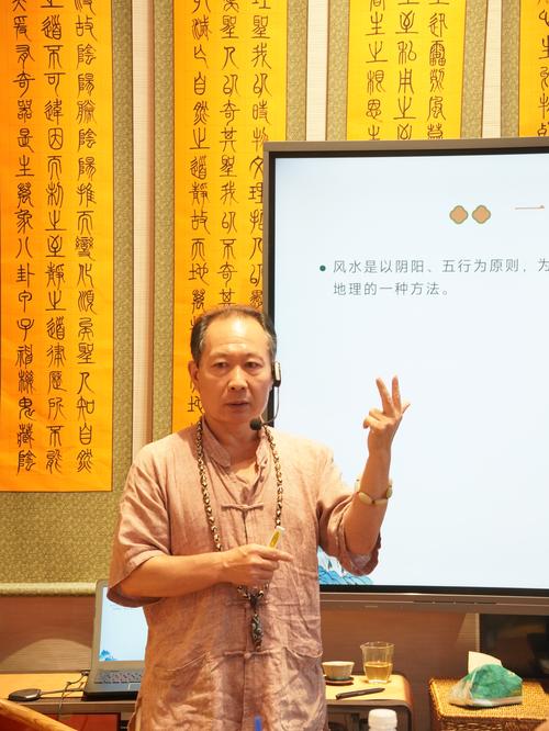八字看兄妹几个的方法_比劫星月令推算手足_八字看兄弟姐妹数量