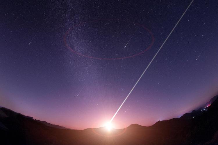 流星划过梦境解析_梦见流星划过寓意_梦见流星划过
