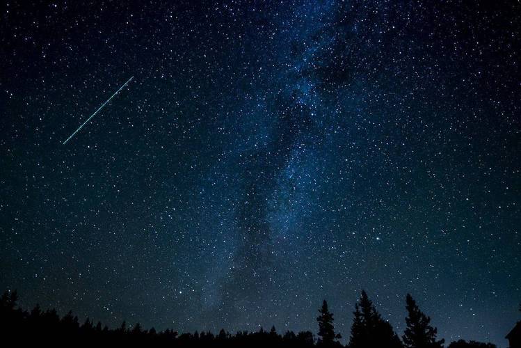 梦见流星划过_流星划过梦境解析_梦见流星划过寓意