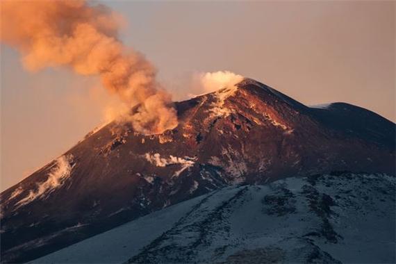 梦见火山爆发逃跑是什么预兆