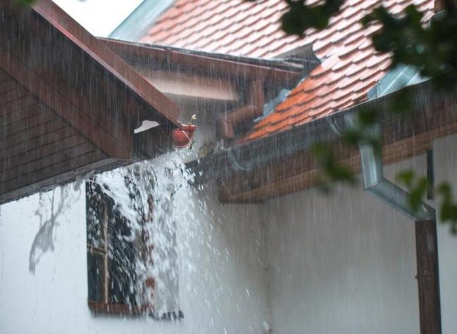 梦见下雨涨水代表什么 解梦分析