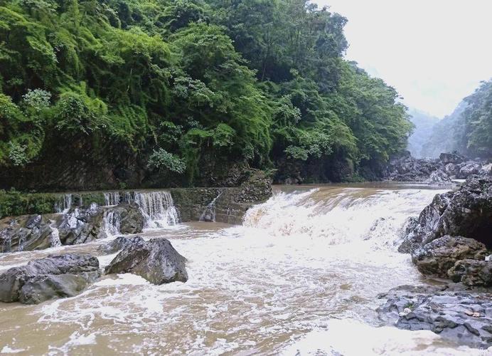 女人梦见河水涨到岸上_女性梦见河水上涨到岸上象征_梦见河水涨到岸上