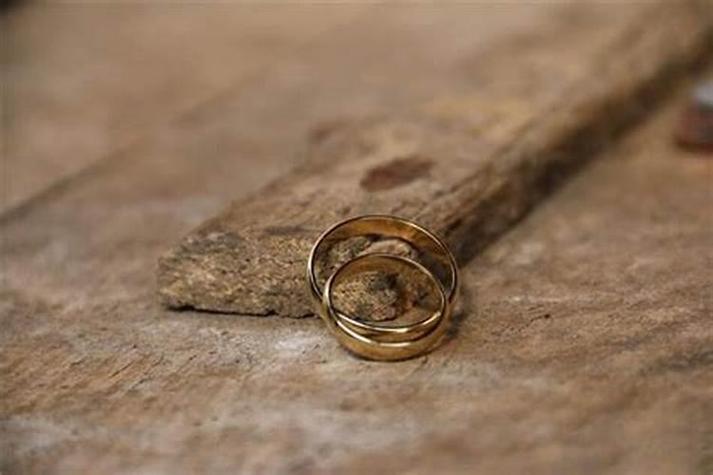 梦见戒指丢了到处找_梦见戒指不见了到处找 梦境心理分析 梦到戒指丢失的含义