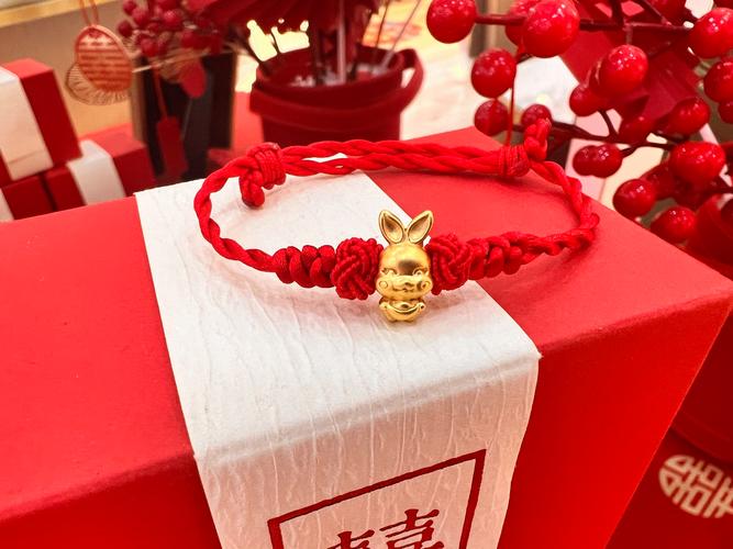 水兔命纳音金箔金饰品选择_水兔命适合佩戴什么_水兔命适合佩戴的饰品