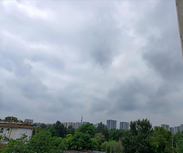 解梦学里天空乌云密布的含义_梦见天空乌云密布阴的发黑预示着什么_梦见天空乌云密布阴的发黑