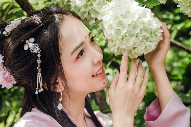 摩羯男喜欢什么样的女生_摩羯男感情特点_怎么拿捏摩羯座男人的心