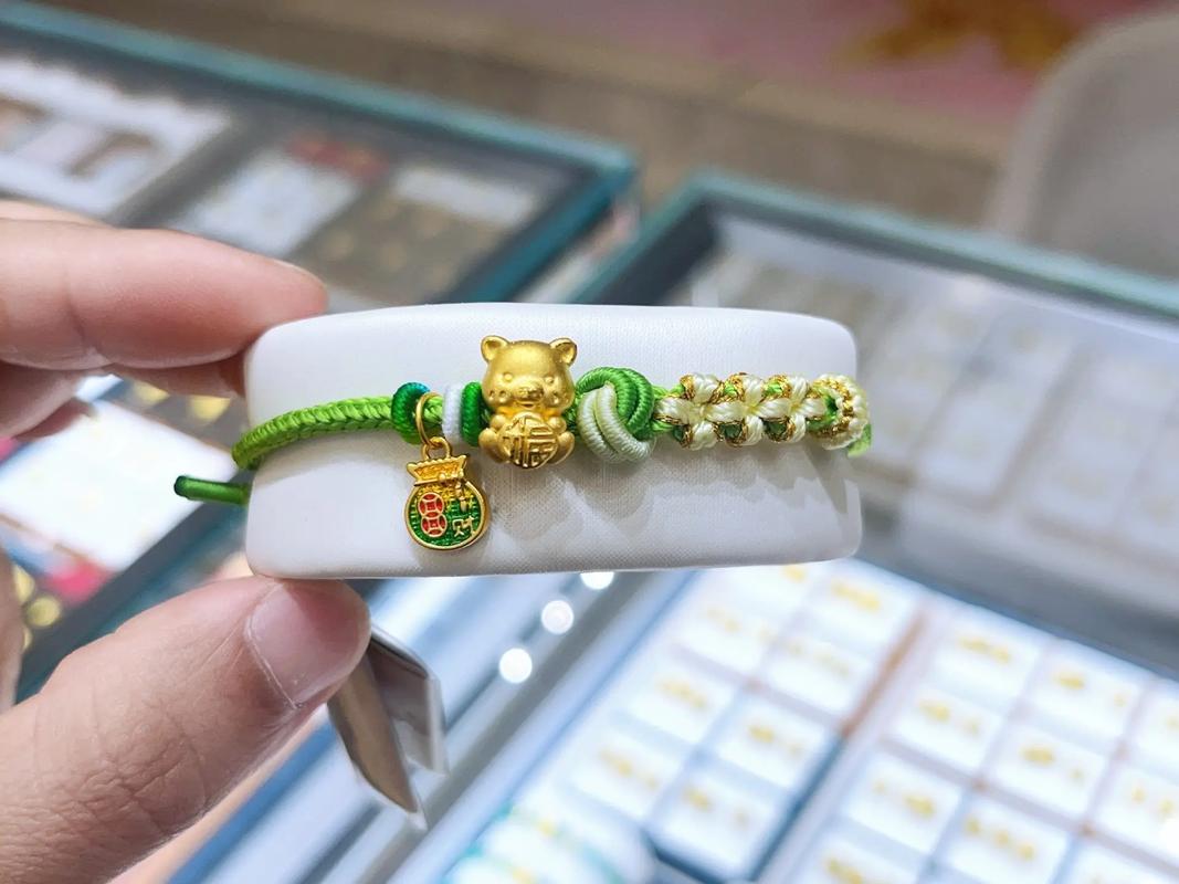属鼠人戴什么首饰最旺