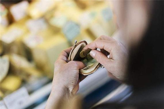 梦见付账、索账到底意味着什么？传统解梦里藏着两个关键信号