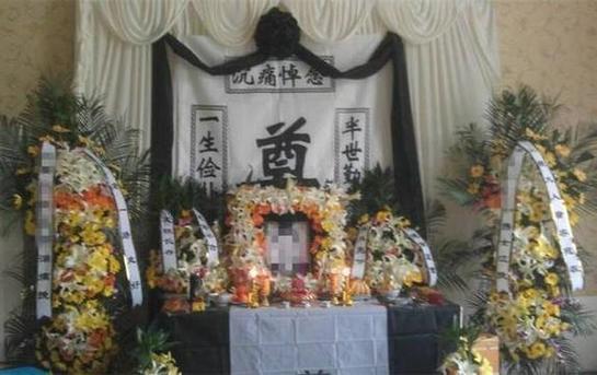 梦见灵堂
