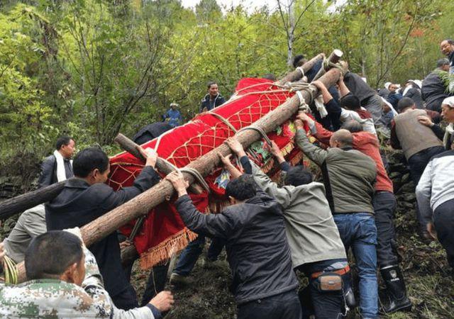 梦见下葬