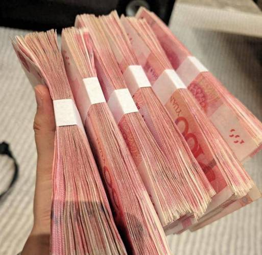 女人梦见捡到好多钱现金